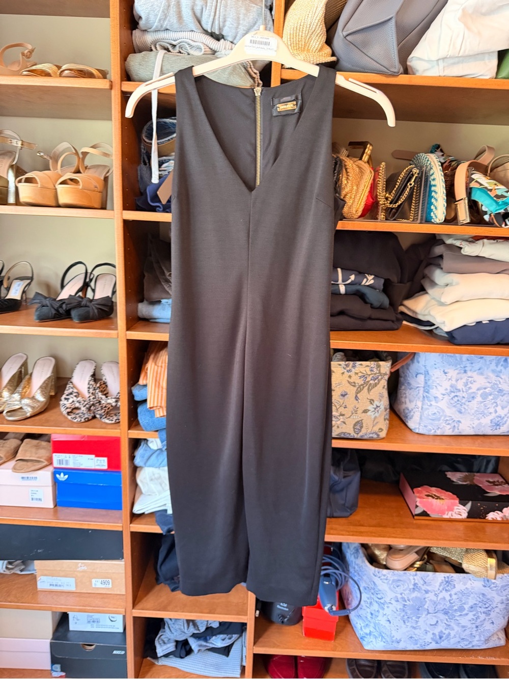 Alexia Admor Black Sleeveless V-Neck Midi Dress